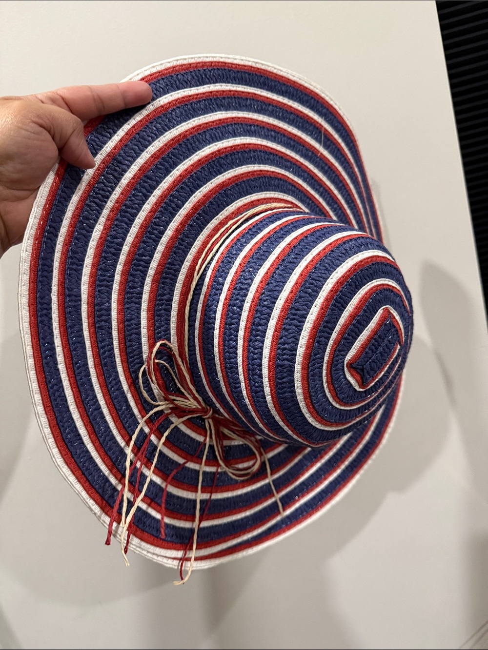 Chatties paper Striped Wide-Brim Sun Hat in Navy, Red & White nwot